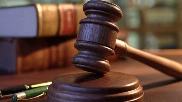 ബൈക്കില്‍ ഡ്രൈവര്‍ക്കുപുറമേ രണ്ട് യാത്രക്കാര്‍ ഉണ്ടായിരുന്നതിന്റെ പേരില്‍ ഇന്‍ഷുറന്‍സ് തുക കുറയ്ക്കാനാകില്ല: ഹൈക്കോടതി