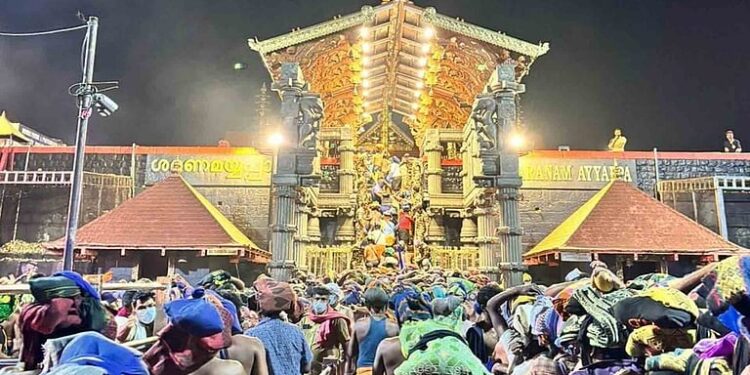 പടിപൂജയ്ക്ക് 1.37 ലക്ഷം രൂപ, മറിച്ചു വില്‍ക്കുന്നത് പത്തിരട്ടി തുകയ്ക്ക്, ബുക്കിങ്ങില്‍ വന്‍ തട്ടിപ്പ്; ശബരിമലയിലെ വഴിപാടുകളില്‍ വ്യാപക ക്രമക്കേട്