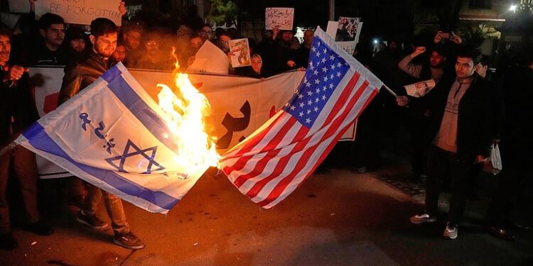 അനാവശ്യ യാത്രകൾ ഒഴിവാക്കുക’; ഇറാൻ സംഘർഷത്തിൽ ഇസ്രയേലിലെ ഇന്ത്യൻ പൗരന്മാർക്ക് ജാഗ്രതാനിർദേശം