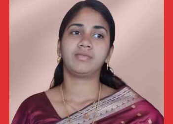 കാർ ഇടിച്ച് സ്കൂട്ടർ യാത്രക്കാരി മരിച്ചു, രണ്ട് മക്കൾക്ക് പരിക്ക്; അപകടം മകളെ ഡോക്ടറെ കാണിച്ച് മടങ്ങും വഴി