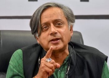 ശശി തരൂരിനെ പിണക്കുന്നത് ശരിയല്ല’, അനുനയിപ്പിക്കാൻ കോൺ​ഗ്രസ്, രാഹുൽ ​ഗാന്ധി തരൂരുമായി സംസാരിച്ചേക്കും