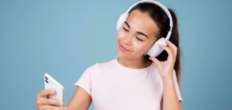 ഇയർഫോൺ ഇന്ത്യൻ യുവത്വത്തിന്റെ കേൾവിശക്തി ഇല്ലാതാക്കുമ്പോൾ!
