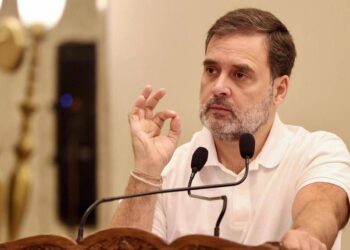 കർഷകരും തൊഴിലാളികളും തെരുവിലാണ്, മോദിജി ഇനിയെങ്കിലും അവരെ കേൾക്കുമോ?’; പണിമുടക്കിന് ഐക്യദാർഢ്യവുമായി രാഹുൽ