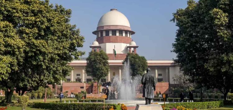 വിവാഹപൂര്‍വ ലൈംഗിക ബന്ധത്തില്‍ നിന്ന് വിട്ടു നില്‍ക്കണം; സുപ്രിംകോടതി