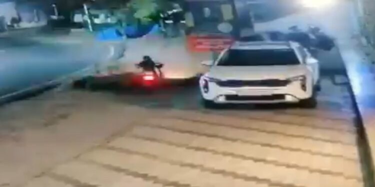 പിഡബ്ല്യുഡിയുടെ അനാസ്ഥ; തൊടുപുഴയില്‍ റോഡരികിലെ കുഴിയില്‍ വീണ് ബൈക്ക് യാത്രികന് ദാരുണാന്ത്യം