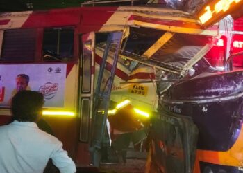 കുന്നംകുളത്ത് കെഎസ്ആർടിസി ബസുകൾ കൂട്ടിയിടിച്ചു; 20 പേർക്ക് പരിക്ക്