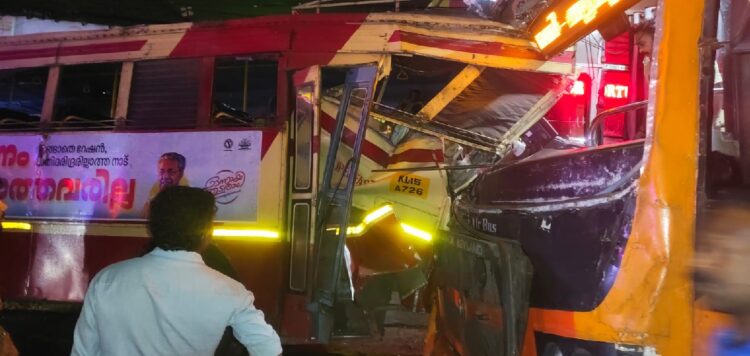 കുന്നംകുളത്ത് കെഎസ്ആർടിസി ബസുകൾ കൂട്ടിയിടിച്ചു; 20 പേർക്ക് പരിക്ക്