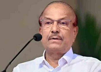 പി കെ കുഞ്ഞാലിക്കുട്ടിയുടെ ഡല്‍ഹി യാത്ര മാറ്റി; രാഹുല്‍ ഗാന്ധിയുമായി കേരളത്തില്‍ വെച്ച് കൂടിക്കാഴ്ച