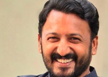 മൊബൈല്‍ ഫോണ്‍ ഹാജരാക്കണം; കേരളം വിടരുത്’; ആദ്യ ബലാത്സംഗക്കേസില്‍ രാഹുലിന് മുന്‍കൂര്‍ ജാമ്യം