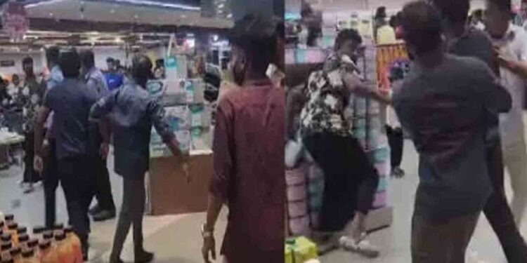 തിരുവനന്തപുരത്ത് പൊലീസുകാരനെ തല്ലി എസ്എഫ്‌ഐ പ്രവര്‍ത്തകര്‍