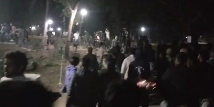 ജെഎൻയുവിൽ വിദ്യാർത്ഥി സംഘർഷം, കല്ലേറിൽ നിരവധിപ്പേർക്ക് പരിക്ക്