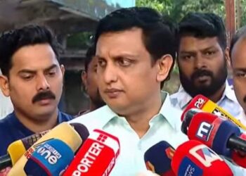 സംസ്ഥാനത്തെ പഴയ കെട്ടിടങ്ങള് പരിശോധിക്കും’; വലിയങ്ങാടിയില് ഉദ്യോഗസ്ഥര് വീഴ്ച വരുത്തിയിട്ടുണ്ടെങ്കില് കര്ശന നടപടി’