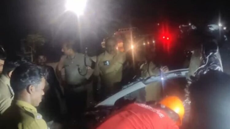 ലോറിയിലേക്ക് കാര് പാഞ്ഞു കയറി; ഫുട്പാത്തിലേക്ക് ബൈക്ക് ഇടിച്ചുകയറി; വാഹനാപകടങ്ങളില് ഏഴ് മരണം