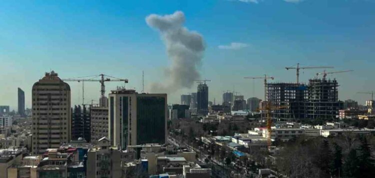 ഇറാനിൽ ഇസ്രയേൽ ആക്രമണം; മിസൈൽ പതിച്ചത് ആയത്തുള്ള ഖമനയിയുടെ ഓഫീസിനടുത്തെന്ന് റിപ്പോർട്ട്