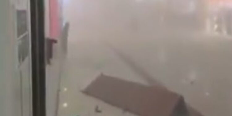 ദുബായ് വിമാനത്താവളത്തില്‍ ആക്രമണം; നാല് പേർക്ക് പരിക്ക്