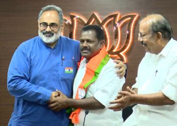 സിപിഐ നേതാവും വൈക്കം മുന് എംഎല്എയുമായ കെ അജിത് ബിജെപിയില്