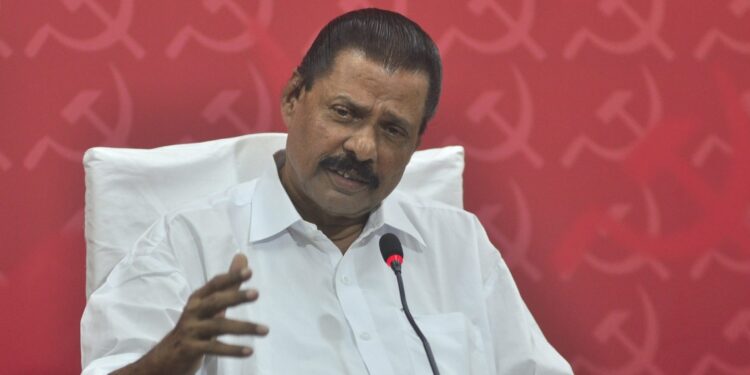 പി കെ ശ്യാമളയുടെ സ്ഥാനാർത്ഥിത്വം; ഭാര്യാപദം എങ്ങനെ പൊട്ടിമുളച്ചെന്ന് യോഗത്തിൽ എം വി ഗോവിന്ദൻ