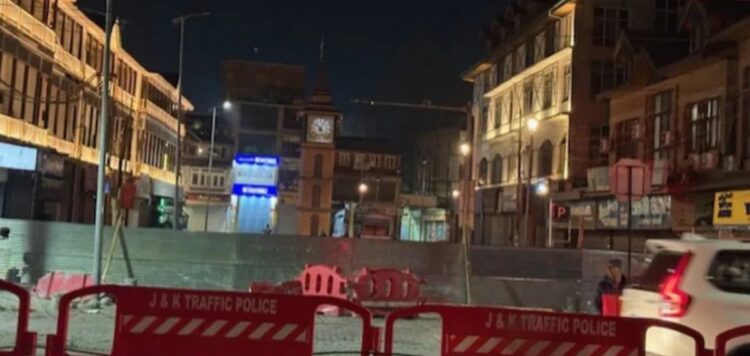 ഖമനയിയുടെ മരണം; പ്രതിഷേധങ്ങൾക്ക് പിന്നാലെ ലാൽ ചൗക്ക് അടച്ചു, ഇന്റർനെറ്റ് സർവീസുകൾക്ക് നിയന്ത്രണം