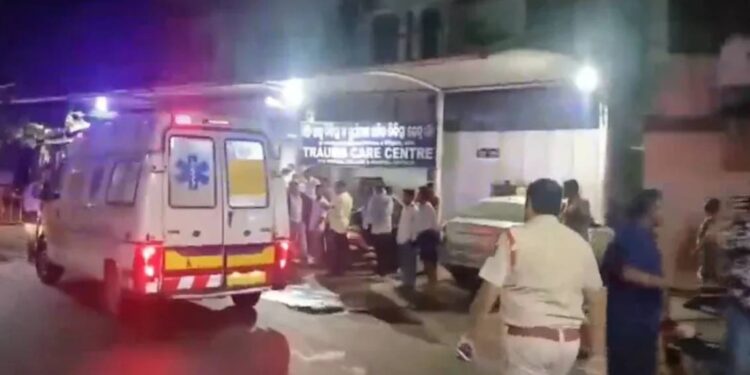 ഒഡീഷയില്‍ സര്‍ക്കാര്‍ മെഡിക്കല്‍ കോളേജില്‍ തീപിടിത്തം; 10 രോഗികള്‍ വെന്തുമരിച്ചു