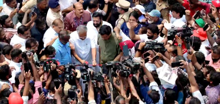 സ്വപ്നസാക്ഷാത്കാരം; പെരുമ്പളം പാലം നാടിന് സമര്‍പ്പിച്ച് മുഖ്യമന്ത്രി പിണറായി വിജയന്‍