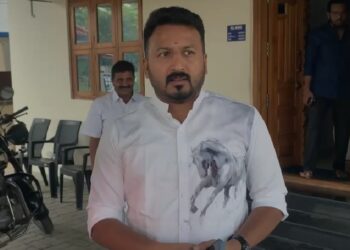 അറസ്റ്റിന് ശേഷം വീണ്ടും രാഹുൽ മാങ്കൂട്ടത്തിൽ പാലക്കാട് ; ഒപ്പം കോൺഗ്രസ് നേതാക്കളും