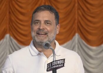 KSRTCയിൽ സ്ത്രീകൾക്ക് സൗജന്യ യാത്ര, ക്ഷേമ പെൻഷൻ 3,000 രൂപയാക്കും’; അഞ്ച് ഗ്യാരൻ്റികളുമായി രാഹുൽ ഗാന്ധി