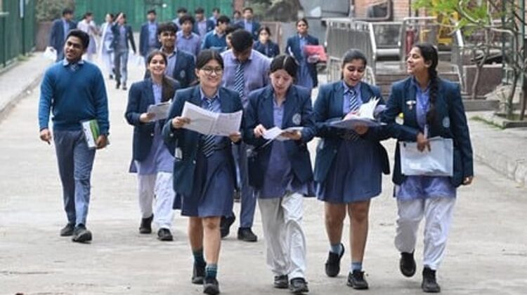 ഗള്ഫിലെ CBSE പ്ലസ്ടു പരീക്ഷകള് റദ്ദാക്കി; പരീക്ഷാഫലം സംബന്ധിച്ച തീരുമാനം പിന്നീട്