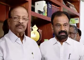 പിന്തുണയും അനുഗ്രഹവും തേടി മോഹനനെത്തി; ഷാള്‍ അണിയിച്ച് സ്വീകരിച്ച് കെ സുധാകരന്‍