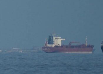 LPG ദൗർലഭ്യം; ആശ്വാസമായി രണ്ട് കപ്പലുകൾ നാളെയും മറ്റന്നാളുമായി ഇന്ത്യൻ തീരത്തെത്തും