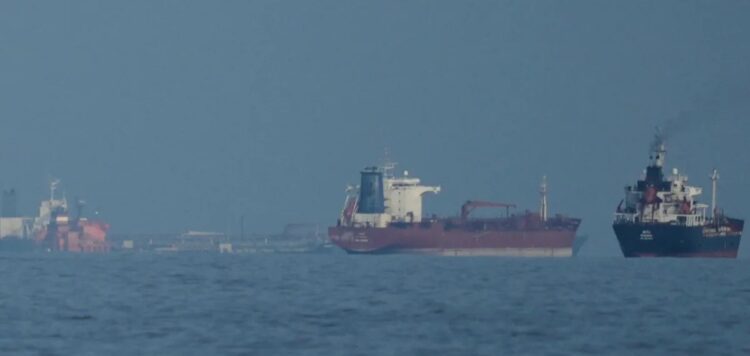 LPG ദൗർലഭ്യം; ആശ്വാസമായി രണ്ട് കപ്പലുകൾ നാളെയും മറ്റന്നാളുമായി ഇന്ത്യൻ തീരത്തെത്തും