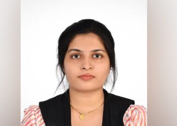 ലിഫ്റ്റ് ചോദിച്ച് കയറിയ ബൈക്കില് ലോറി ഇടിച്ച് അപകടം; റോഡില് തലടിയിച്ച് വീണ് 23കാരിക്ക് ദാരുണാന്ത്യം
