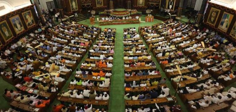 വനിത സംവരണ ഭേദഗതി ബില് പരാജയപ്പെട്ടു ബില്ലിനെ എതിര്ത്ത് 211 അംഗങ്ങളാണ് വോട്ടു ചെയ്തത്