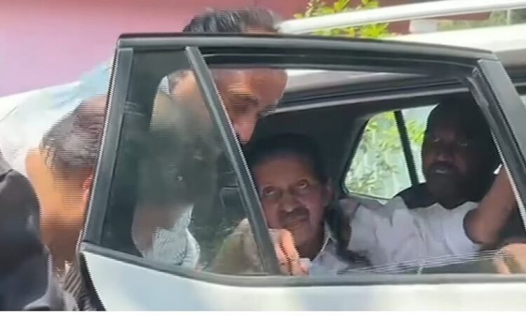 തെരഞ്ഞെടുപ്പ് പ്രസംഗത്തിനിടെ പന്ന്യന്‍ രവീന്ദ്രന്‍ കുഴഞ്ഞുവീണു