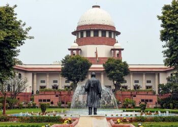മല കയറിയ ബിന്ദു അമ്മിണിയും കനകദുര്‍ഗയും വിശ്വാസികളാണോ?’; ശബരിമല യുവതീപ്രവേശനത്തില്‍ ചോദ്യങ്ങളുമായി സുപ്രീംകോടതി