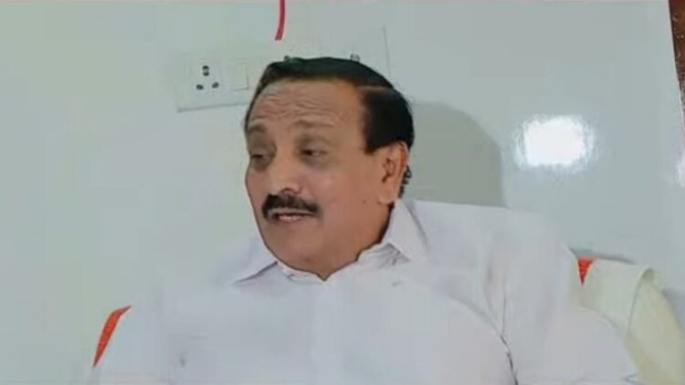 വോട്ട് എണ്ണുംമുന്പേ അടി തുടങ്ങി; മുഖ്യമന്ത്രി തര്ക്കം പാര്ട്ടിക്ക് ഗുണകരമല്ല; മത്സരിക്കാന് ആവശ്യപ്പെട്ടവര് ഡല്ഹിയില് വന്ന് മാറ്റിപ്പറഞ്ഞു