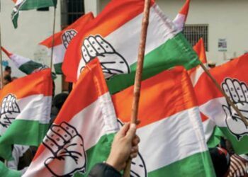 വി ഡി സതീശനെ അനുകൂലിച്ച് പ്രകടനം; DCCകളോട് റിപ്പോര്ട്ട് തേടി KPCC