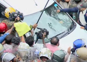 ED റെയ്ഡിന് ശേഷമുണ്ടായ അക്രമം: ഉദ്യോഗസ്ഥ വീഴ്ചയെന്ന് റിപ്പോര്‍ട്ട്, പൊലീസിനെ അക്രമിച്ചതിലും കേസ്