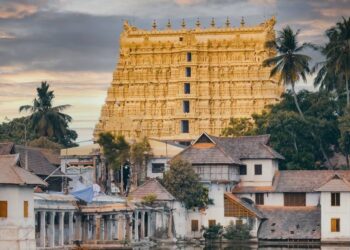 കാണാതായെന്ന് പറയുന്ന ആഭരണങ്ങള്‍ ലോക്കറിലുണ്ട്; പൊലീസിനെ തള്ളി പത്മനാഭസ്വാമി ക്ഷേത്രം ഭരണസമിതി