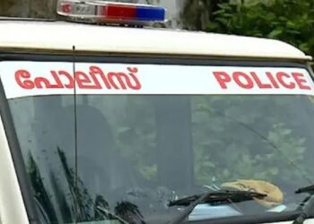 മുൻവൈരാഗ്യം; കൊല്ലത്ത് വിവാഹത്തിൽ പങ്കെടുക്കാൻ പോയ യുവാക്കളെ വഴിയിൽ തടഞ്ഞ് കമ്പിവടി കൊണ്ടടിച്ചു, 8 പേർ പിടിയിൽ