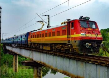 എറണാകുളം റൂട്ടില് ട്രെയിന് നിയന്ത്രണം, ആലപ്പുഴ വഴിയോടുന്ന വിവിധ ട്രെയിനുകള് കോട്ടയം വഴി; ക്രമീകരണം ഇങ്ങനെ