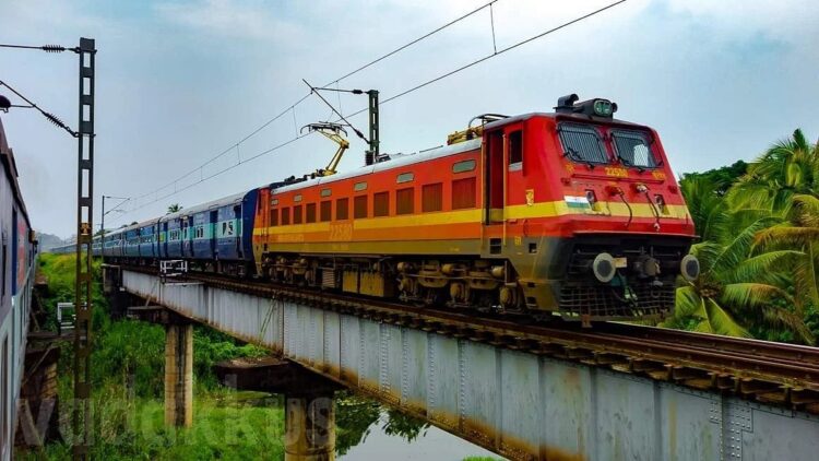 എറണാകുളം റൂട്ടില് ട്രെയിന് നിയന്ത്രണം, ആലപ്പുഴ വഴിയോടുന്ന വിവിധ ട്രെയിനുകള് കോട്ടയം വഴി; ക്രമീകരണം ഇങ്ങനെ