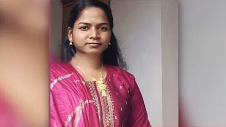 അവനൊപ്പം ആ മണ്ണില് ചേര്ന്നുറങ്ങണം’; ബൈക്കപകടത്തില് പ്രതിശ്രുത വരന് മരിച്ചതിന് പിന്നാലെ ജീവനൊടുക്കി യുവതി