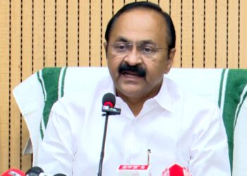 മുനമ്പത്ത് രണ്ട് മതവിഭാഗങ്ങളെ തമ്മിലടിപ്പിക്കാൻ സംഘപരിവാർ ശ്രമിച്ചു, LDF സർക്കാരതിന് കുടപിടിച്ചു: മുഖ്യമന്ത്രി