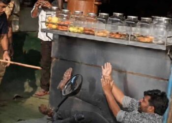 ആലപ്പുഴയിലെ ‘രക്ഷാപ്രവര്‍ത്തനം’; സുരക്ഷാ ഉദ്യോഗസ്ഥര്‍ ഒളിവിലെന്ന് SIT, ഫോണുകള്‍ സ്വിച്ച് ഓഫ്