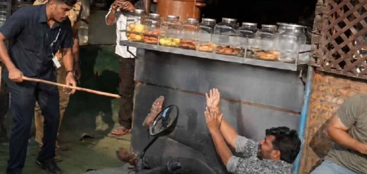 ആലപ്പുഴയിലെ ‘രക്ഷാപ്രവര്‍ത്തനം’; സുരക്ഷാ ഉദ്യോഗസ്ഥര്‍ ഒളിവിലെന്ന് SIT, ഫോണുകള്‍ സ്വിച്ച് ഓഫ്