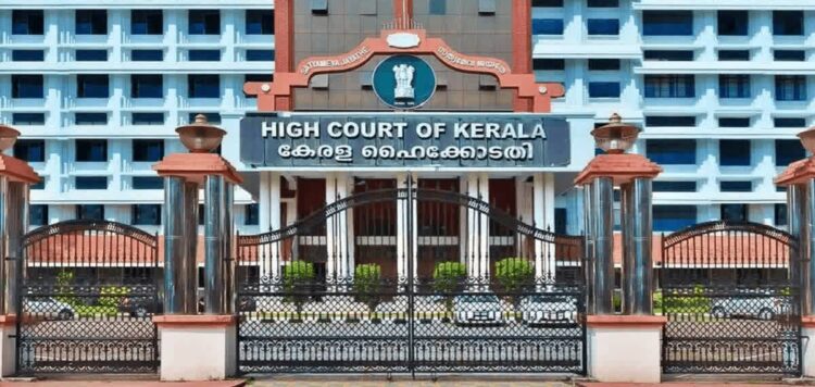 നടിയെ ആക്രമിച്ച കേസ്: മെമ്മറി കാര്ഡിലെ പുനരന്വേഷണ ഹര്ജി പരിഗണിക്കുന്നതില് നിന്ന് ജഡ്ജി പിന്മാറി
