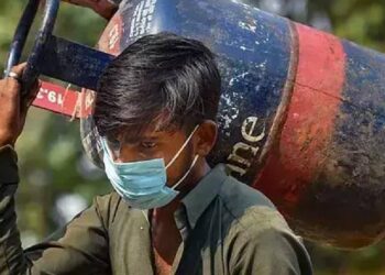 പാചകവാതക വില കുതിക്കുന്നു; വാണിജ്യ സിലിണ്ടറിന് കൂടിയത് 42 രൂപ
