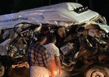 മലപ്പുറത്ത് വാഹനാപകടം: തീർത്ഥാടന സംഘം സഞ്ചരിച്ച ട്രാവലറും ടിപ്പർ ലോറിയും കൂട്ടിയിടിച്ച് രണ്ട് മരണം