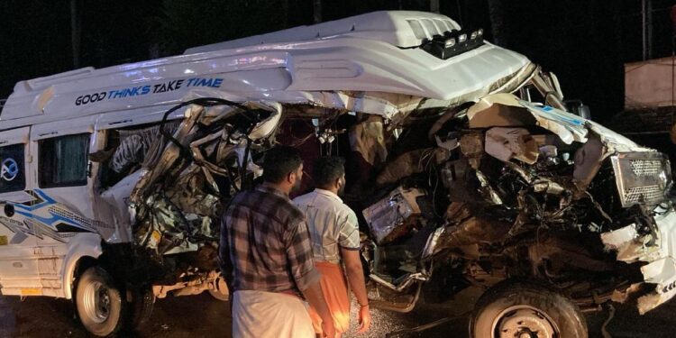 മലപ്പുറത്ത് വാഹനാപകടം: തീർത്ഥാടന സംഘം സഞ്ചരിച്ച ട്രാവലറും ടിപ്പർ ലോറിയും കൂട്ടിയിടിച്ച് രണ്ട് മരണം