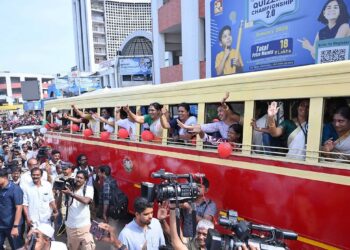 പ്രിയദര്‍ശിനി പദ്ധതിയുടെ ഭാഗമായുള്ള ആദ്യ കെഎസ്ആര്‍ടിസി യാത്രയ്ക്ക് മുന്‍പ്‌